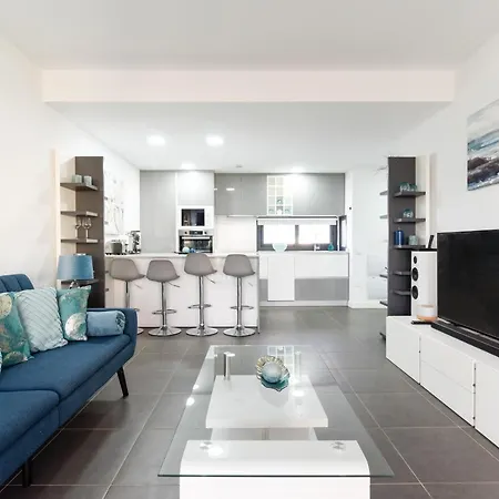Apartamento Azul Vv -fuerteventura Site- Jacuzzi, Aire Acondicionado, Solarium , Terraza Vistas Panoramicas, Diseno , Luxury, Fuerteventura Site Apartment *