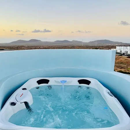 Apartamento Azul Vv -fuerteventura Site- Jacuzzi, Aire Acondicionado, Solarium , Terraza Vistas Panoramicas, Diseno , Luxury, Fuerteventura Site La Oliva